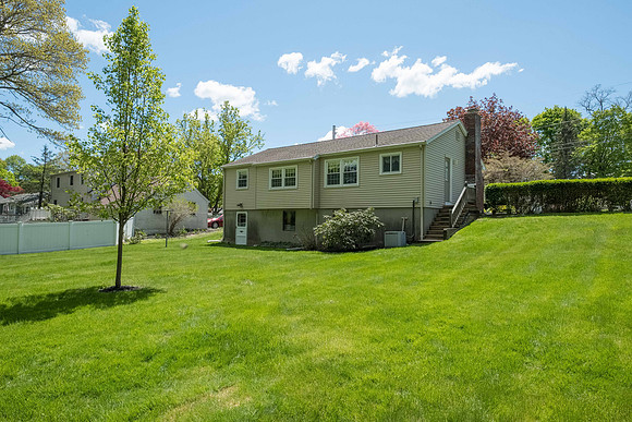 Spacious Back Yard