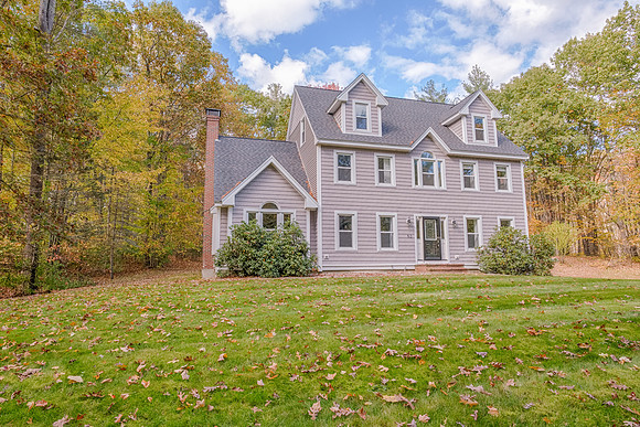 Spacious Front Yard